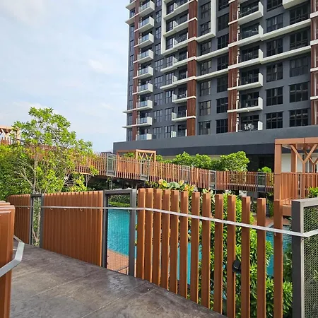 Kid Fun Trion 2 Kl City 5Pax Free Shutter Bus To Mrt Lrt Kuala Lumpur Exterior photo